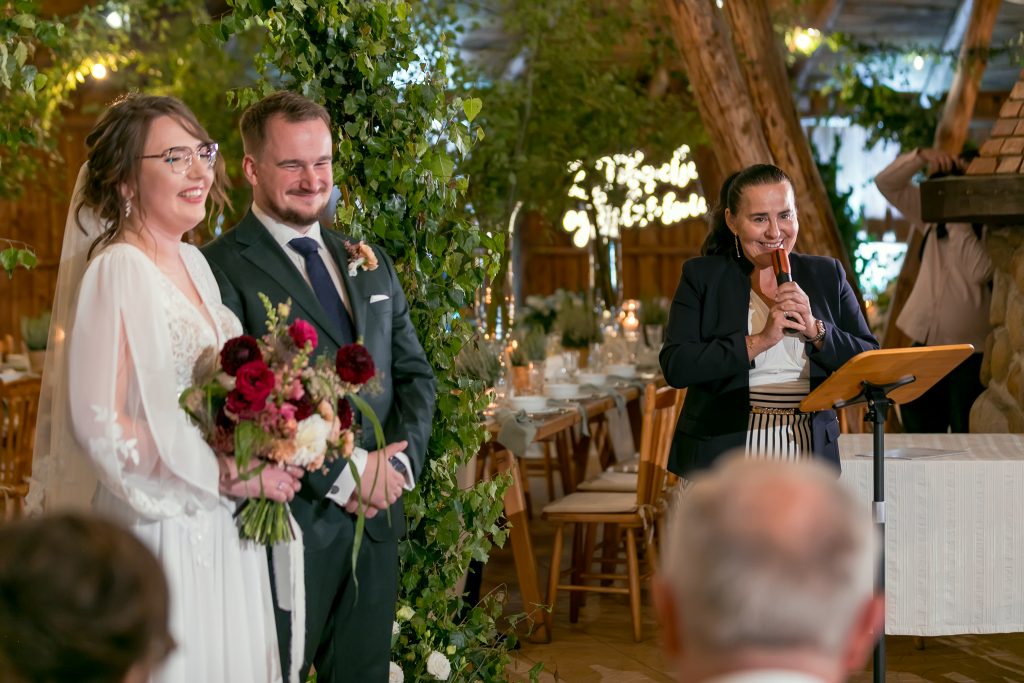 Czy ceremonia powinna być poważna